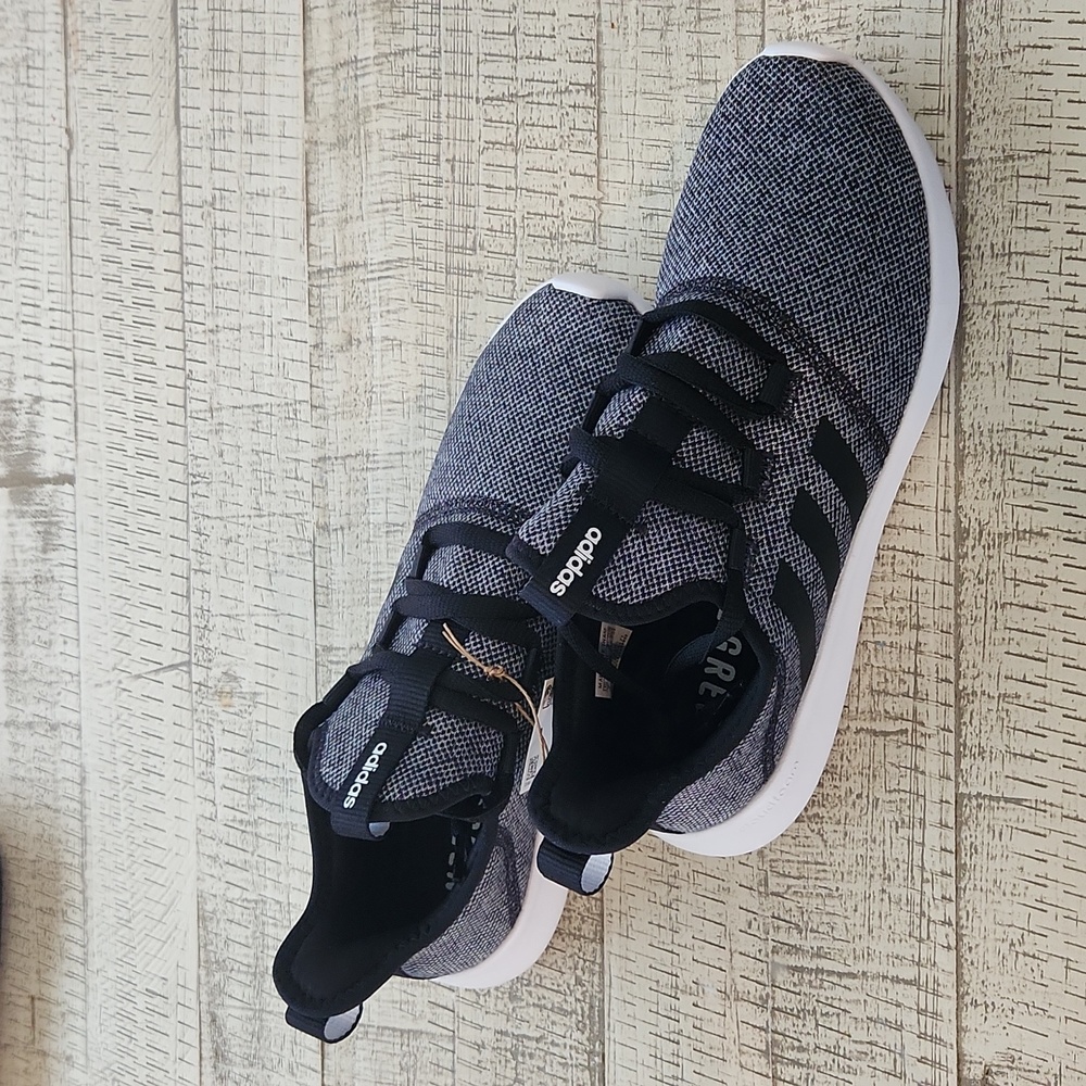 NWT Adidas running shoe Cloudfoam 2.0 womens size 7 black white